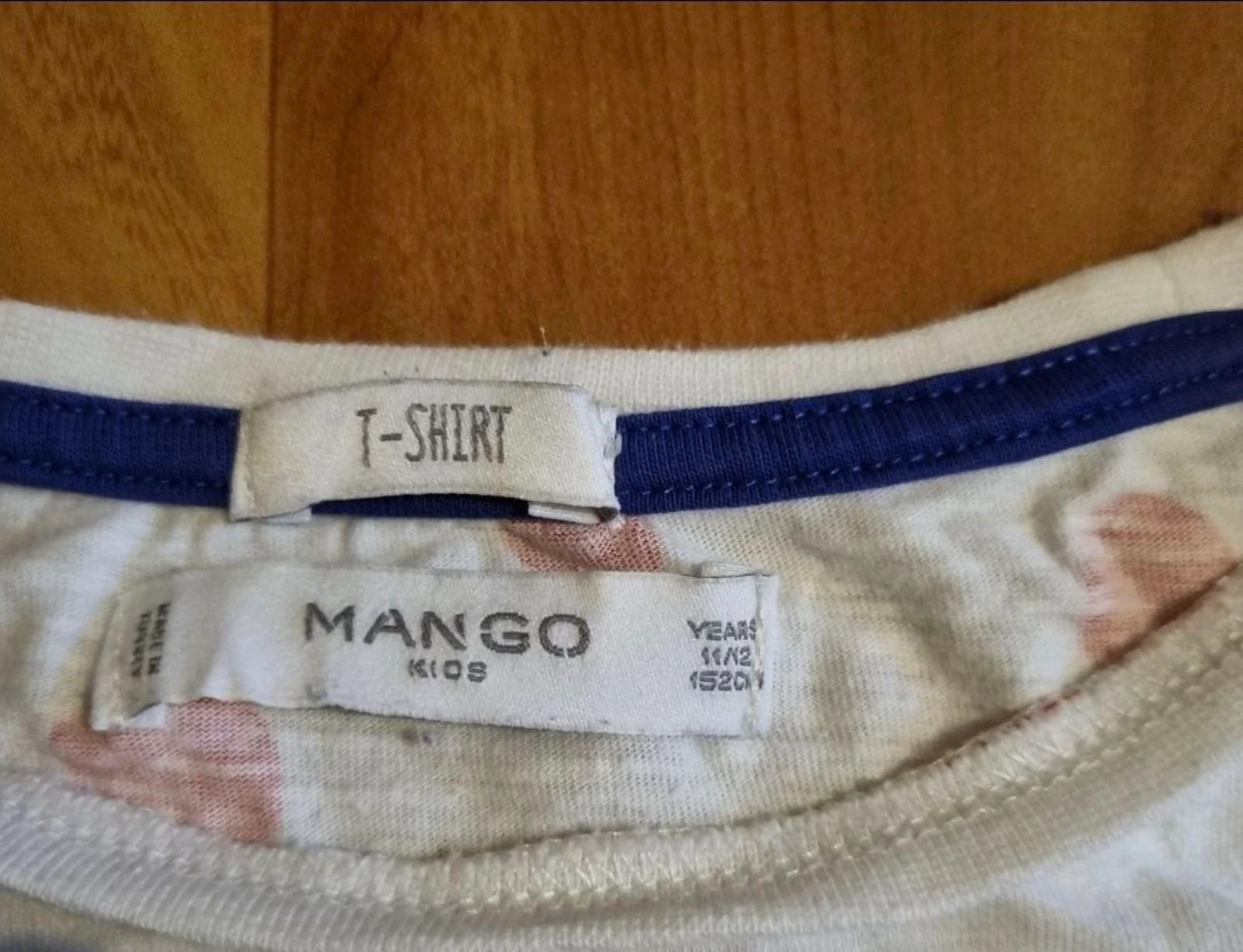 witte t-shirt met rode stippen en blauwe paillettenopschrift Mango maat 11/12 jaar – photo 3